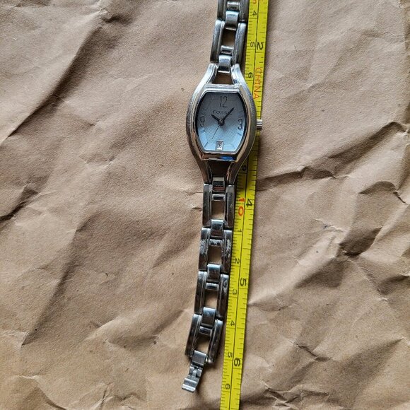 VINTAGE WOMANS FOSSIL WATCH - Picture 4 of 4